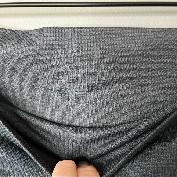 Spanx Look At Me Now Seamless Camo Leggings Slimming Size Medium Shapewear - Picture 6 of 6